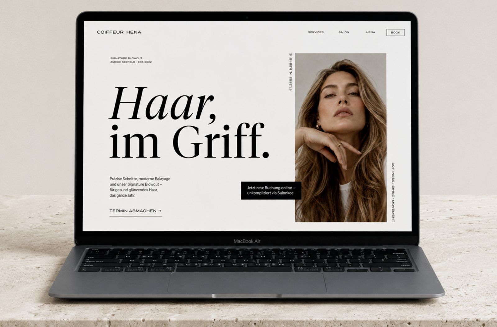 Hena Website Startseite auf Laptop